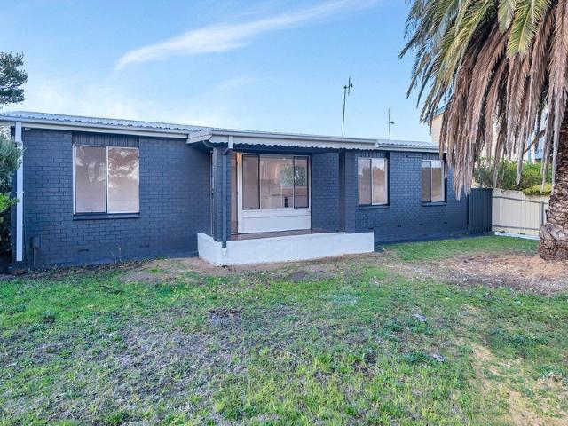 Charming 3 bedroom home only a short walk to beautiful beaches
