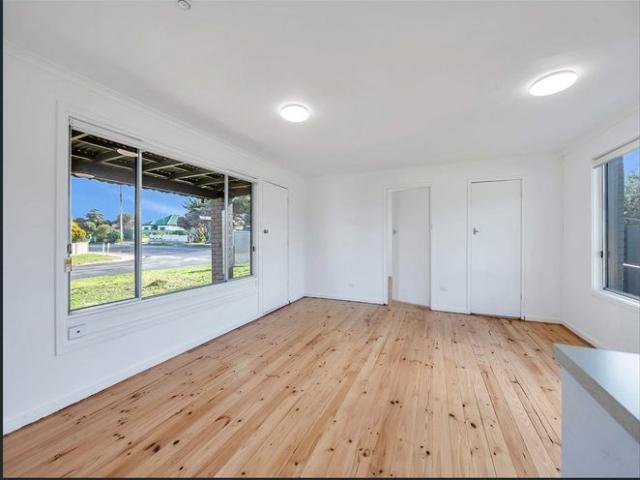 Charming 3 bedroom home only a short walk to beautiful beaches