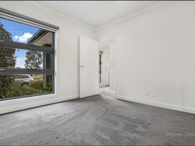 CHARMING 3 BEDROOM HOME OVERLOOKING BEAUTIFUL PARKLANDS