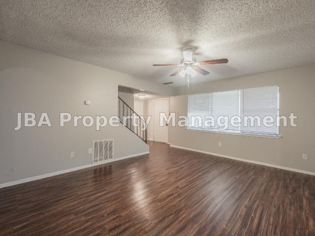 Charming 3 Bedroom Haven with 2.5 Baths in Fort Worth – Your Perfect Retreat Awaits!