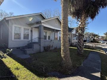 Charming 3 Bedroom Savannah Home FIRST MONTH HALF OFF!