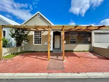 House for sale in Guguletu - Fireplace