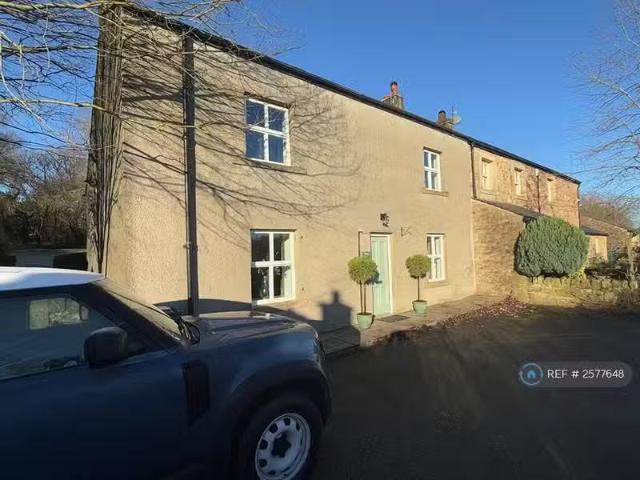 Deal! 3 bedroom semi detached house for rent in Warren Farm, H.