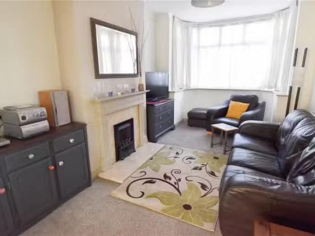 Cheap 3 bedroom semi detached house for rent in Farren Road, B.