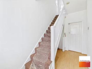 Deal! 3 bedroom semi detached house for rent in Quinton Lane.