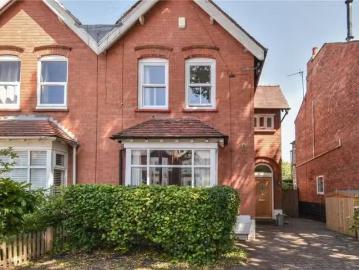 New 3 bedroom semi detached house for rent in Station Road, Ki.