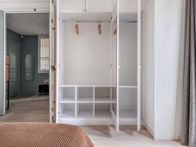 Charming 3 Bedroom Paris Apartment in Rochechouart, Paris Amsterdam Apartments for Rent