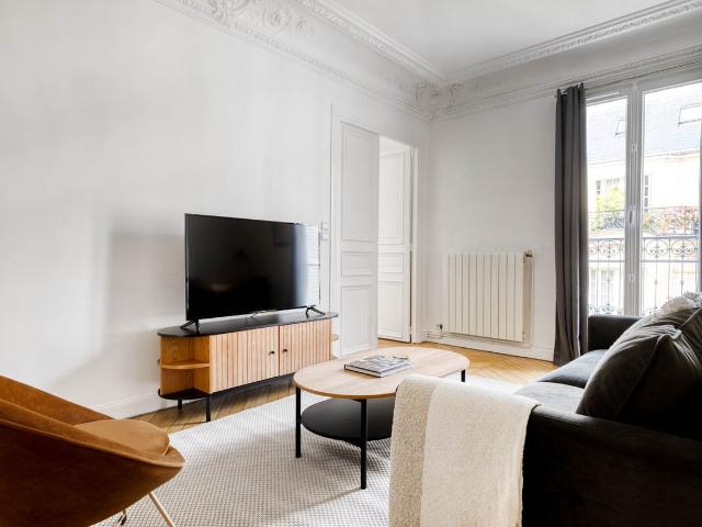 Charming 3 Bedroom Paris Retreat: Move In Ready!, Paris Amsterdam Apartments for Rent