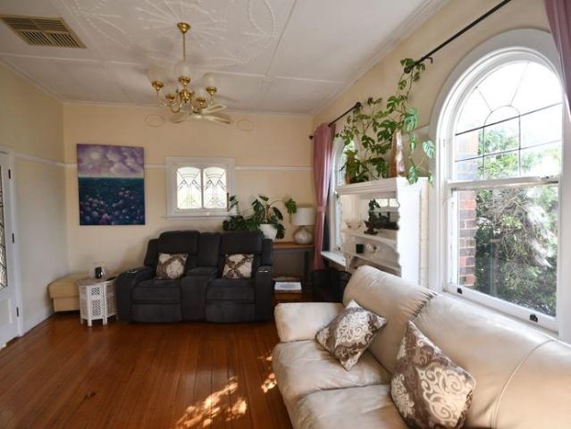 Charming 3 bedroom Period Home in Central Location