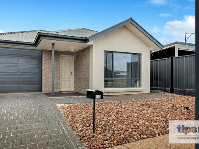 Charming 3 Bedroom Rental House in Blakeview Modern Amenities, Cozy Atmosphere