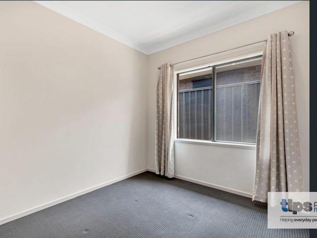 Charming 3 Bedroom Rental House in Blakeview Modern Amenities, Cozy Atmosphere