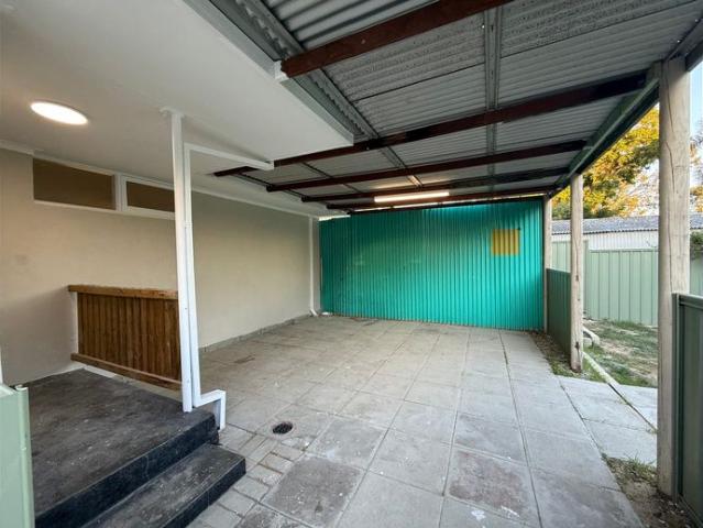 Charming 3 Bedroom Rental House in Kelmscott Your Peaceful Retreat Awaits!