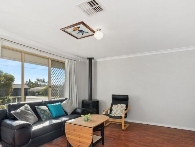 Charming 3 Bedroom Rental House in Peaceful Yangebup Neighborhood