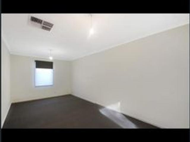 Charming 3 Bedroom Rental in Salisbury Park end of a cul de sac right next door to Harry Bowey Reserve!