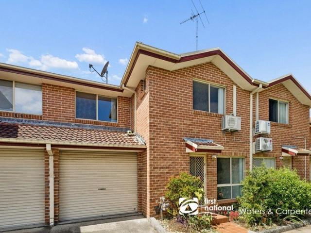 Charming 3 Bedroom Townhouse in Well Maintained Complex