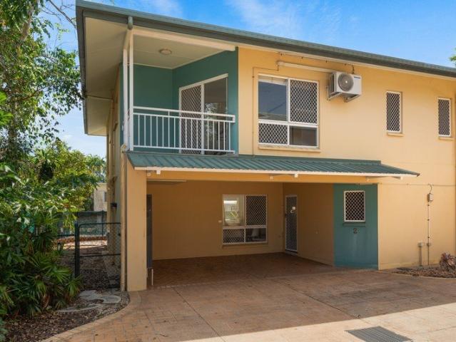 Charming 3 bedroom townhouse with wraparound courtyard