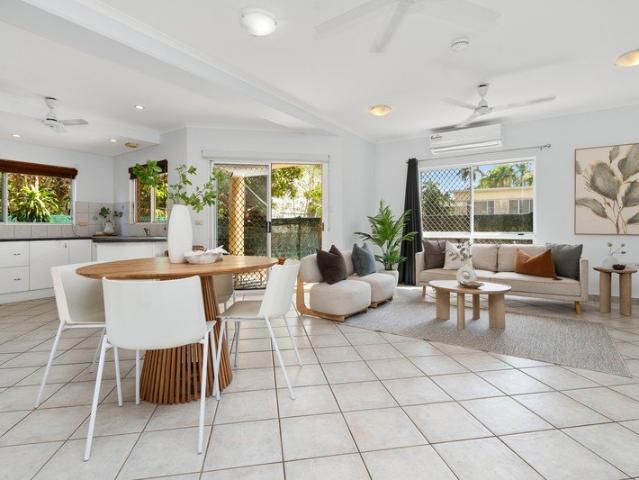 Charming 3 bedroom townhouse with wraparound courtyard