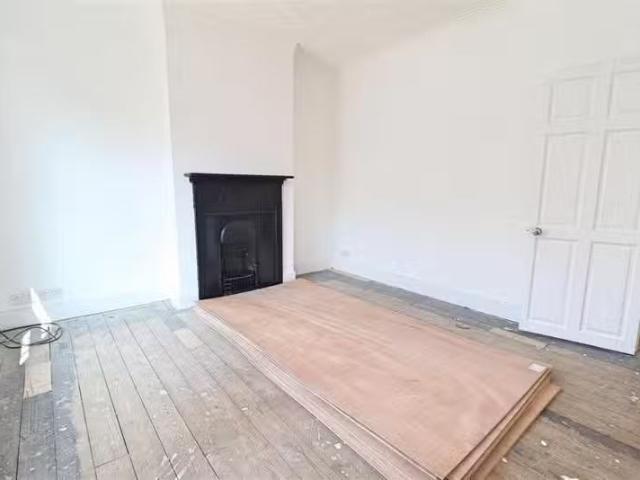 Charming 3 bedroom terraced house for rent in Coronation Avenu.