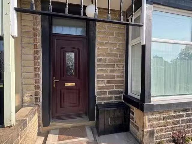 Charming 3 bedroom terraced house for rent in Briercliffe Road.