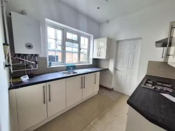 Just in! 3 bedroom terraced house for rent in Jockey Road, Sut.