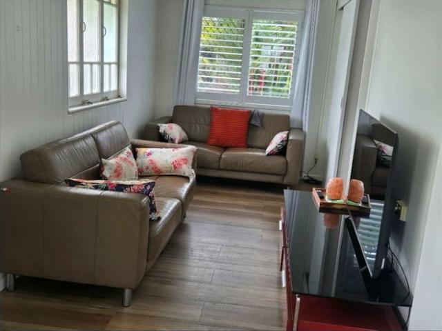 Charming 3 Bedroom Upstairs Unit in the heart of Edge Hill