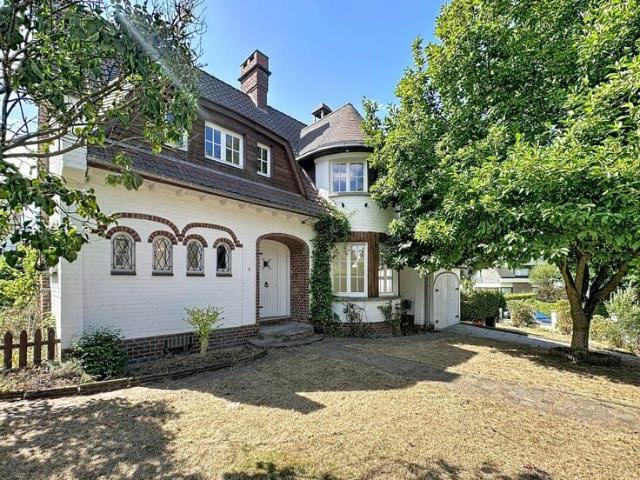 Charming 3 Bedroom Villa + Office with Garage