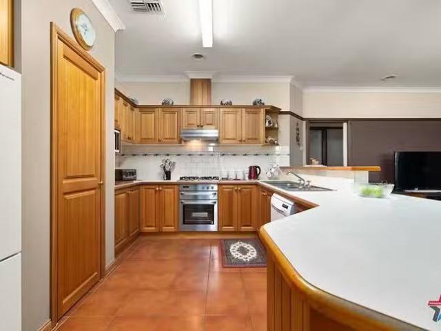 Charming 3 Berkeley Close, Wodonga, VIC 3690
