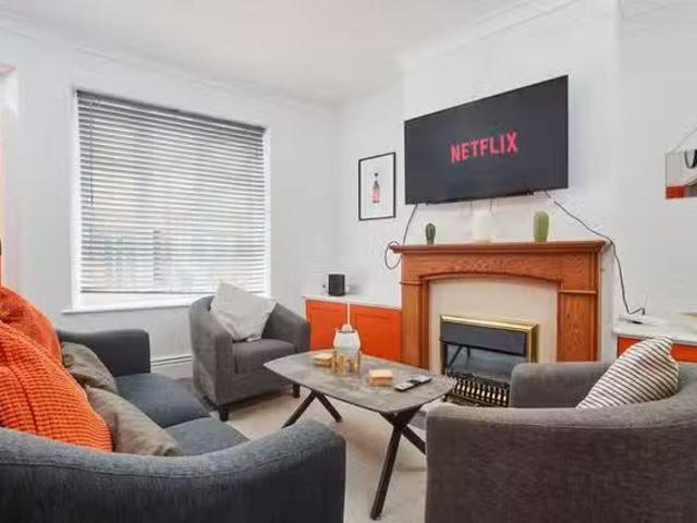 For Rent! 3 BR Leppings Lane