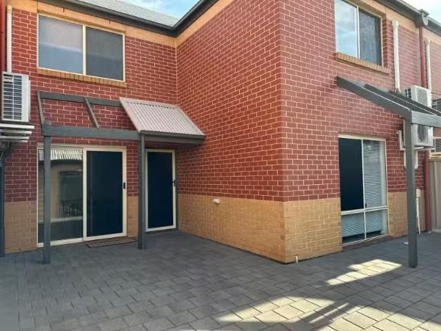 Charming 3 BR UNIT 2/33 Henley Beach Road, Mile End Townhouse.