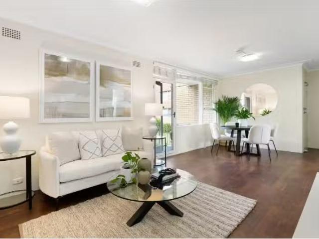 Deal! 3 BR 14/31 Bay Road, Waverton Apartment for rent Listed.