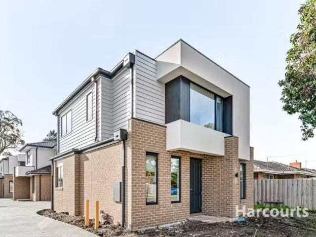 Cheap 3 BR 1/49 Cranbourne Drive, CRANBOURNE, VIC 3977 House.