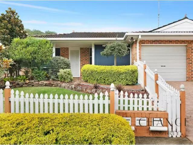 Deal! 3 BR 1/4 Koolang Road, Green Point Apartment for rent L.