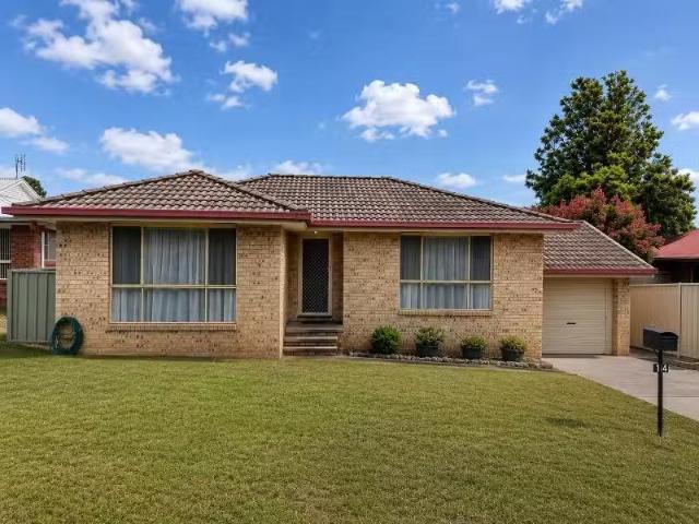 Unique 3 BR 14 Peppermint Road, Muswellbrook House for rent L.