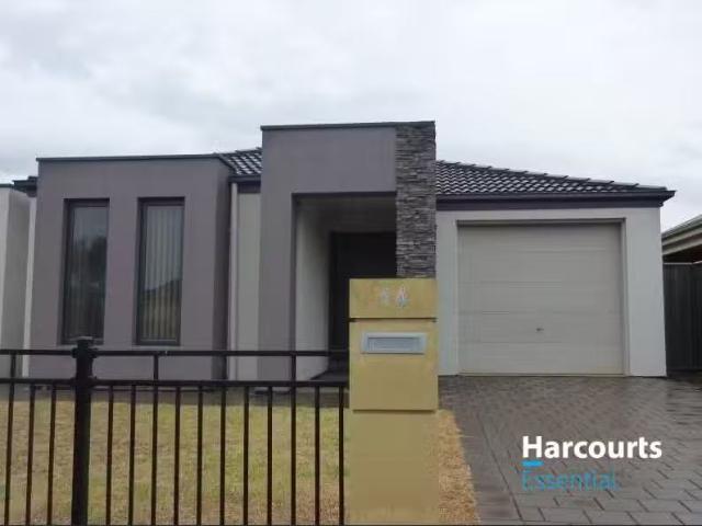Nice 3 BR 14 West Parkway, ANDREWS FARM, SA 5114 House for R.