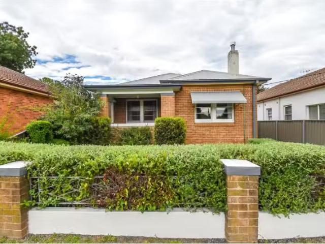 Cheap 3 BR 156 Woodward Street, Orange House for rent Listed.
