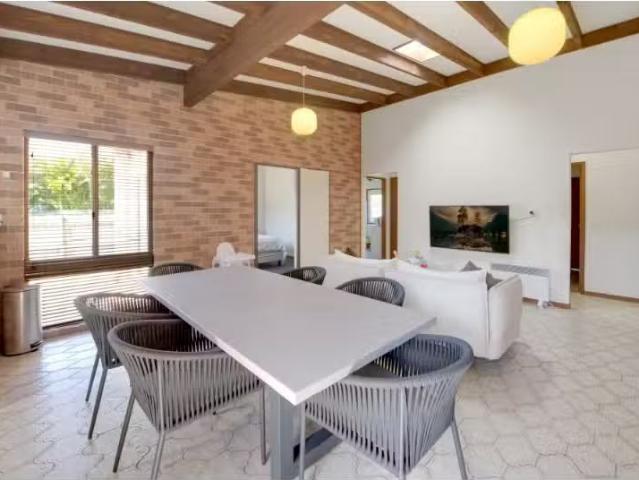 Charming 3 BR 15 Del Mar Dr, Copacabana House for rent Listed.