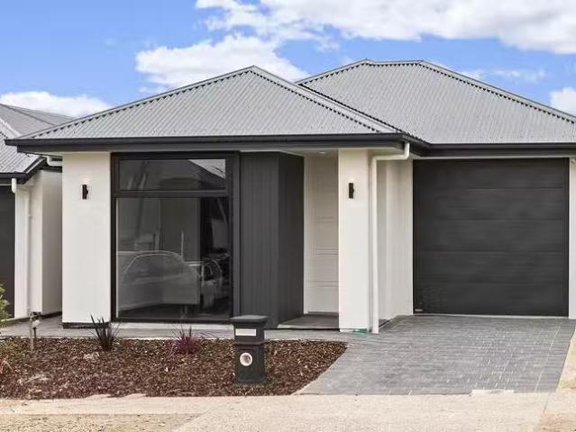 Cheap 3 BR 15 Horgan Circuit, Seaford Heights, SA 5169