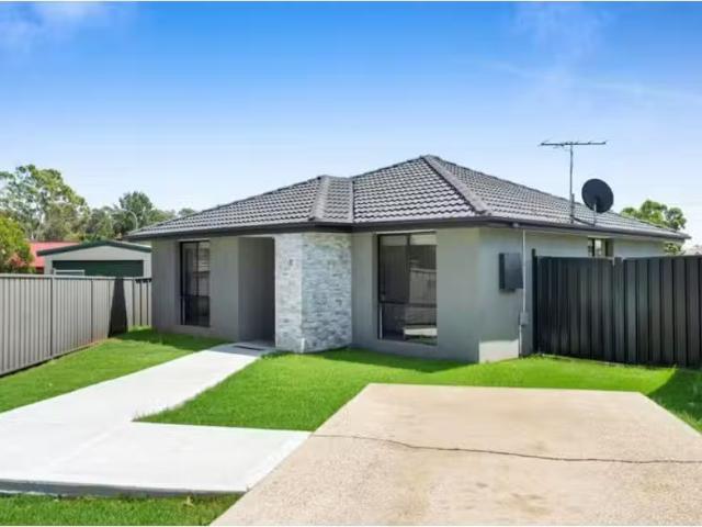 Cheap 3 BR 15B Lorenzo Crescent, ROSEMEADOW House for rent Li.