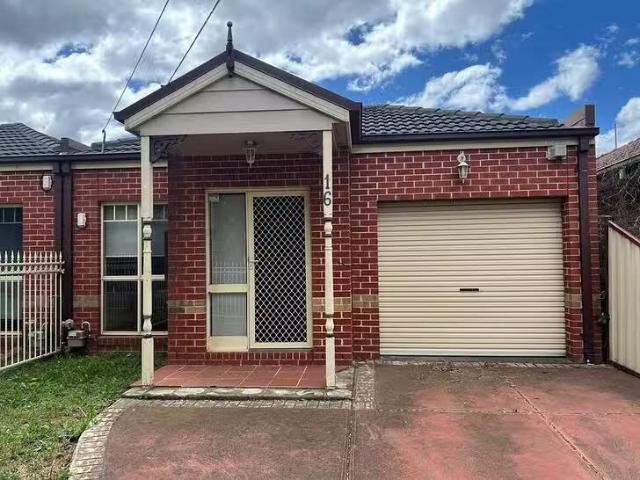 Cozy 3 BR 16 Mayo Street, Sunshine, VIC 3020