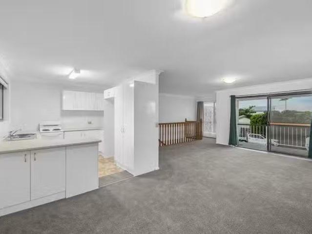 Cozy 3 BR 16 Bellbird Avenue, Burleigh Waters, QLD 4220
