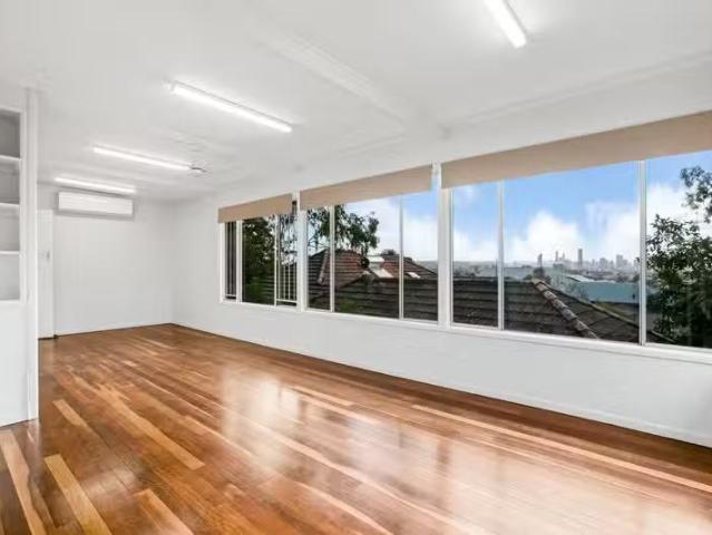 For Rent! 3 BR 16 Spica Street, COORPAROO, QLD 4151 House fo.