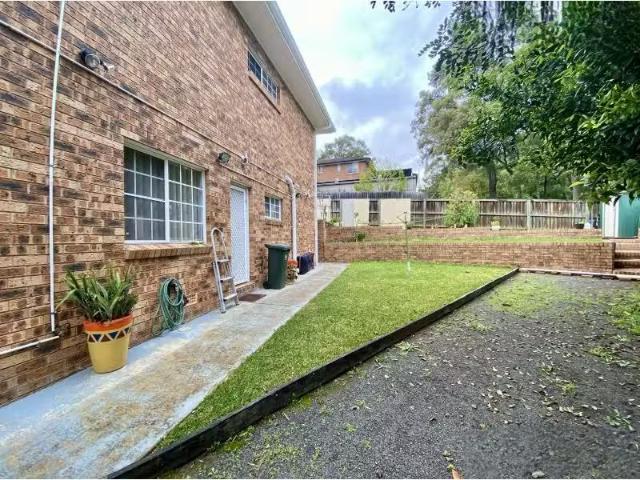 Nice 3 BR 16a Clareville Close, WOODBINE Apartment for rent L.