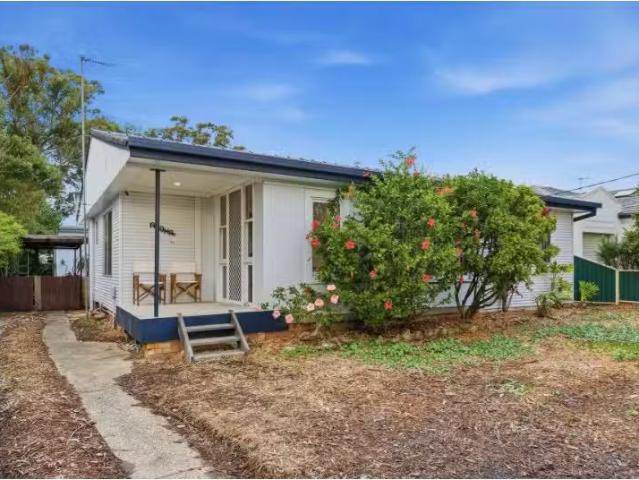 Nice 3 BR 16a Germaine Avenue, Bateau Bay House for rent List.