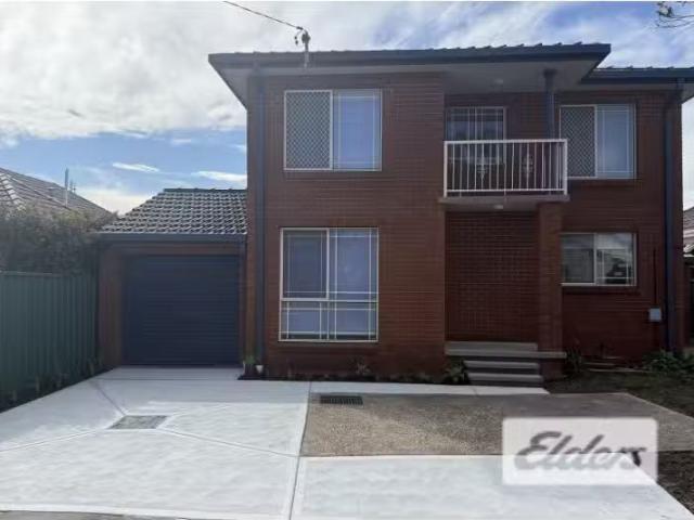 Cozy 3 BR 1/74 Braye Street, Mayfield Townhouse for rent List.