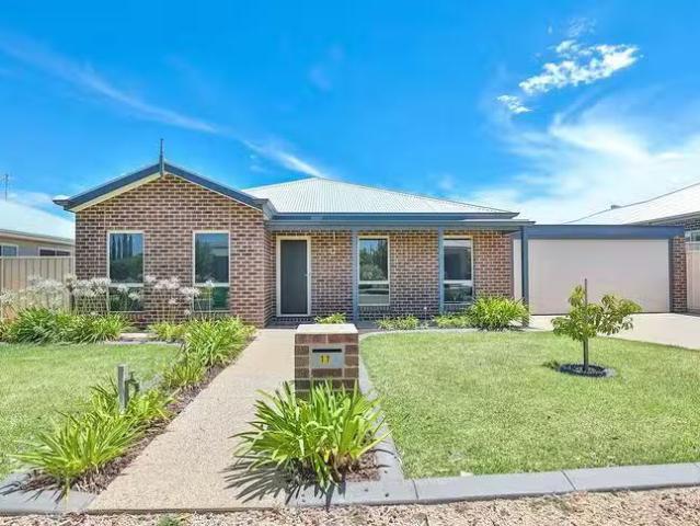 Nice 3 BR 17 Belinda Court, Mildura, VIC 3500