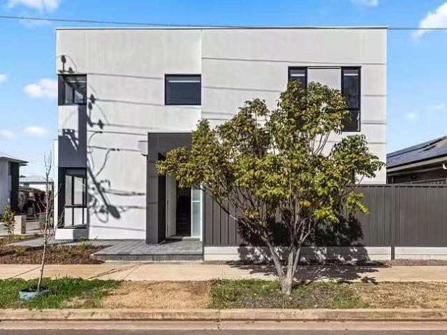 Unique 3 BR 17 Bessey Avenue, Morphettville, SA 5043