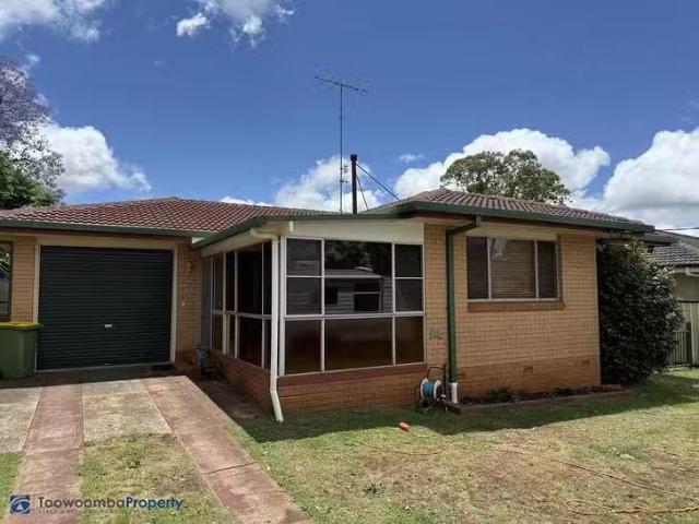 Nice 3 BR 17 Quelch Street, Rockville, QLD 4350