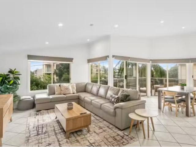 Just in! 3 BR 17a Blacket St, North Wollongong House for rent.
