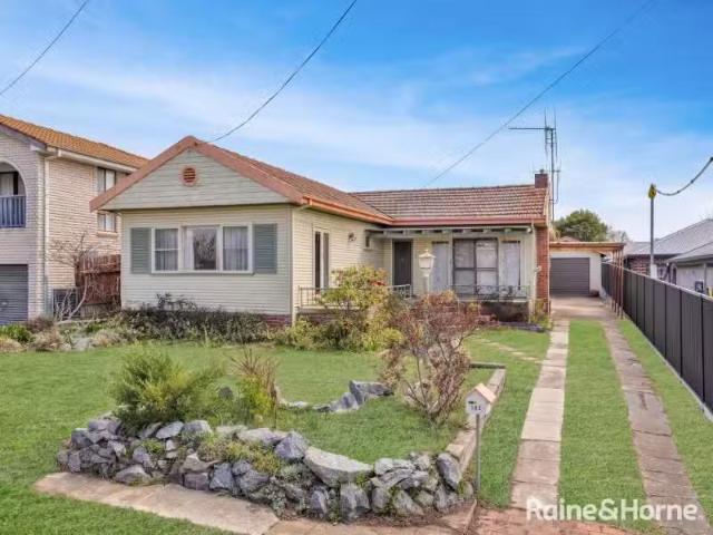 Just in! 3 BR 183 Seymour Street, BATHURST House for rent Lis.