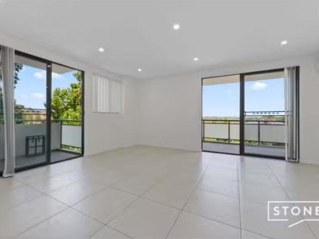 Nice 3 BR 18/10 12 Field Place, Telopea Apartment for rent Li.